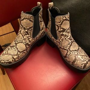 Snake skin boots (Faux) - size 10